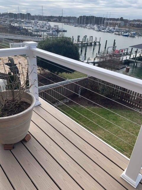 Screened deck enclosure