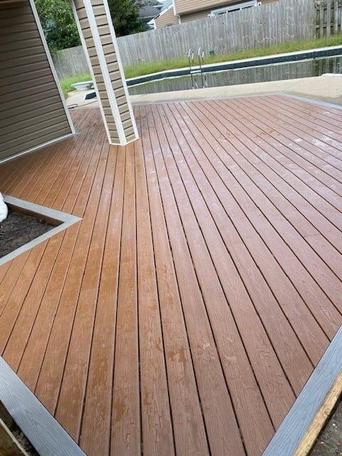 Fiberon Cabin Brown deck detail