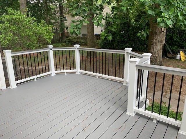Trex Select Pebble Gray deck detail