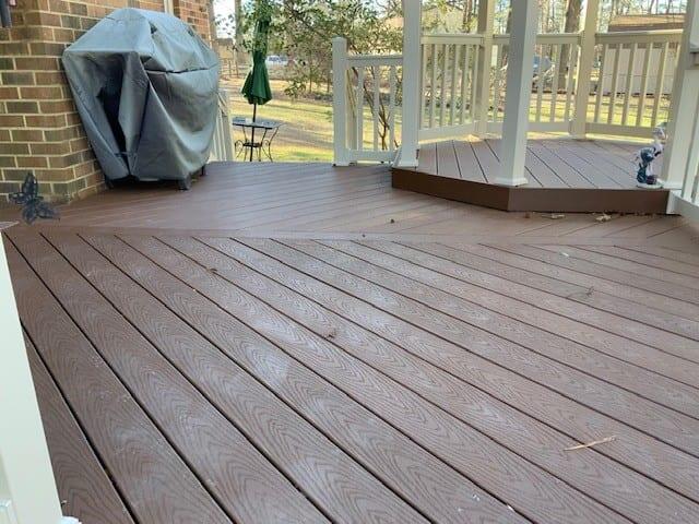 Trex Select Saddle Brown deck detail